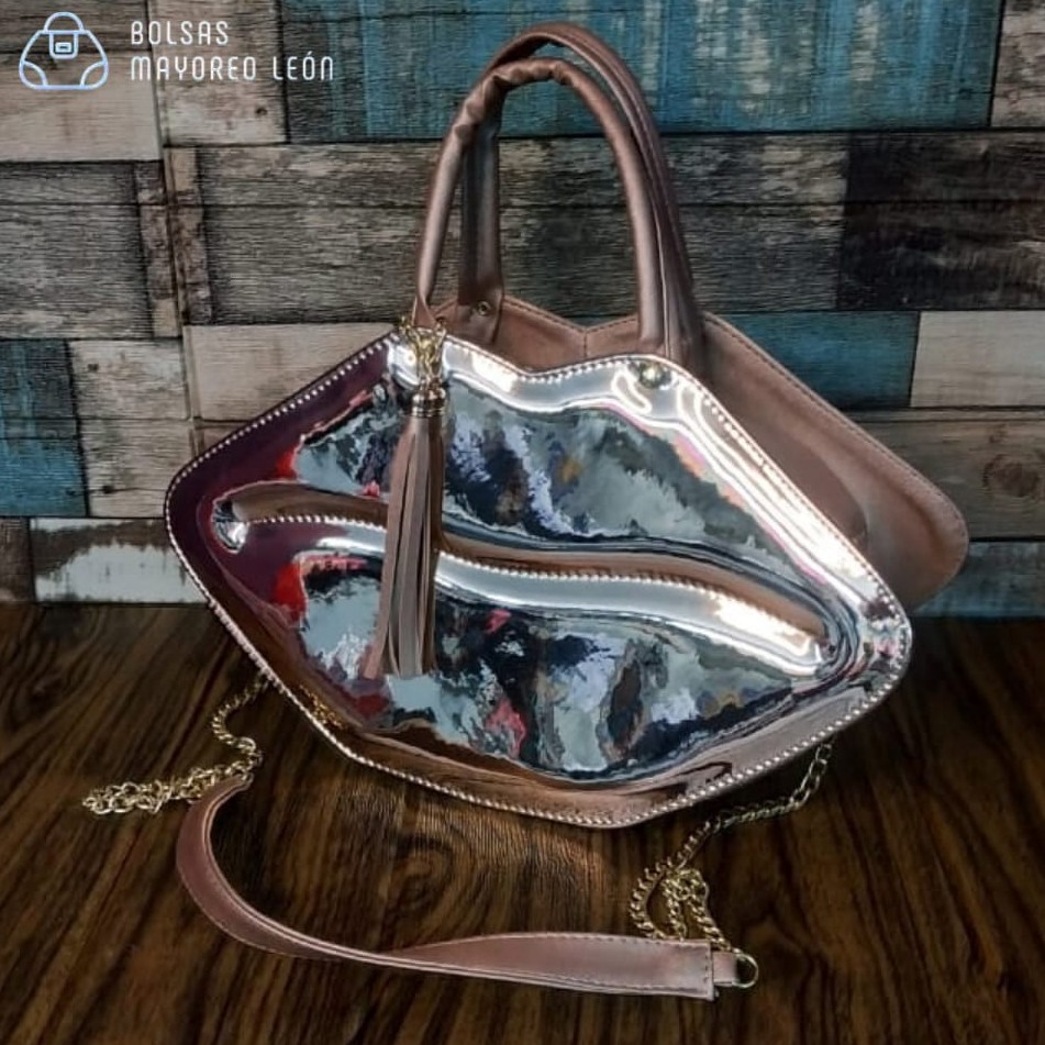 Nude Pink Patent Leather Kiss Fashion Bag